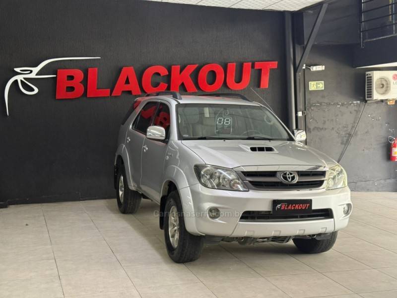 TOYOTA - HILUX SW4 - 2008/2008 - Prata - Sob Consulta