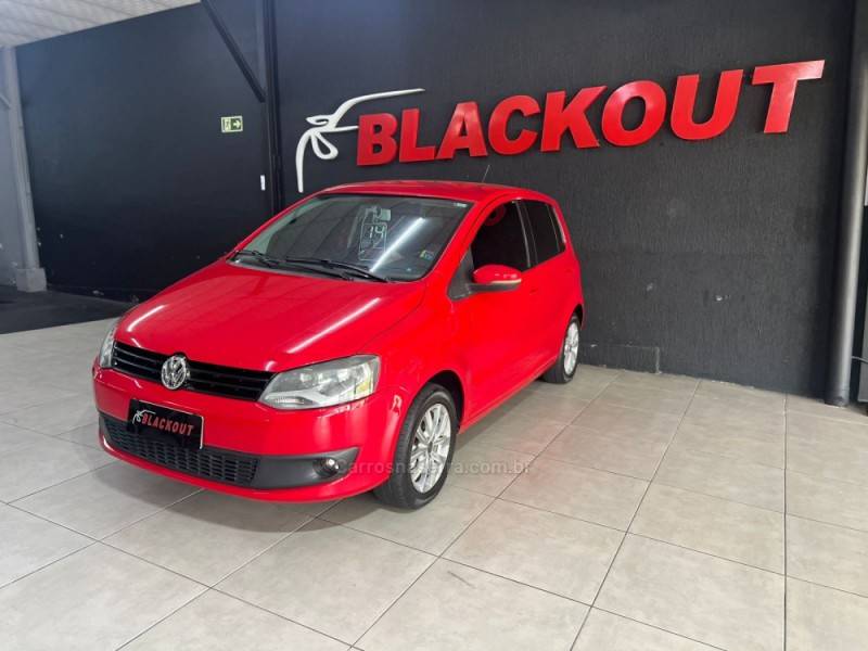 VOLKSWAGEN - FOX - 2014/2014 - Vermelha - Sob Consulta