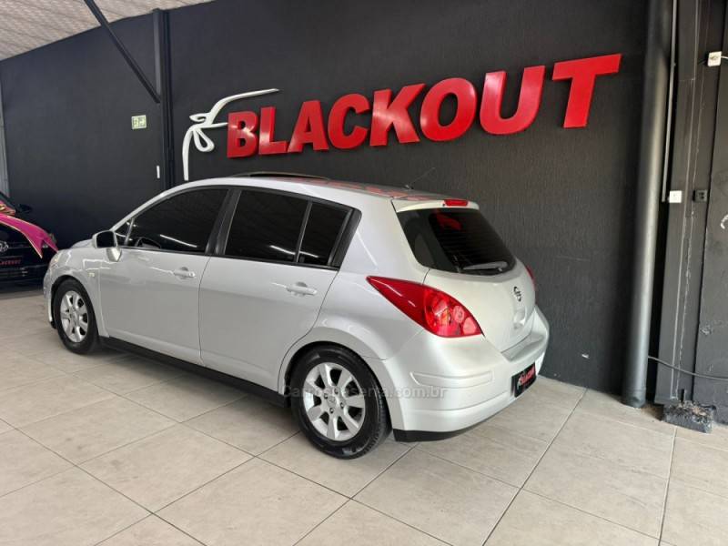 NISSAN - TIIDA - 2008/2008 - Prata - R$ 35.900,00