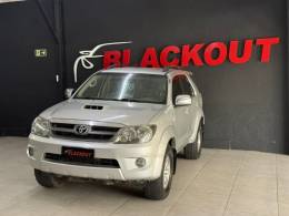 TOYOTA - HILUX SW4 - 2008/2008 - Prata - Sob Consulta