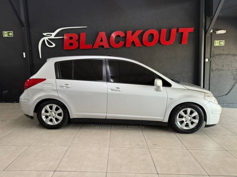 NISSAN - TIIDA - 2008/2008 - Prata - R$ 35.900,00